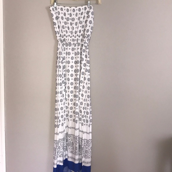 White patterned dress - Picture 2 of 3